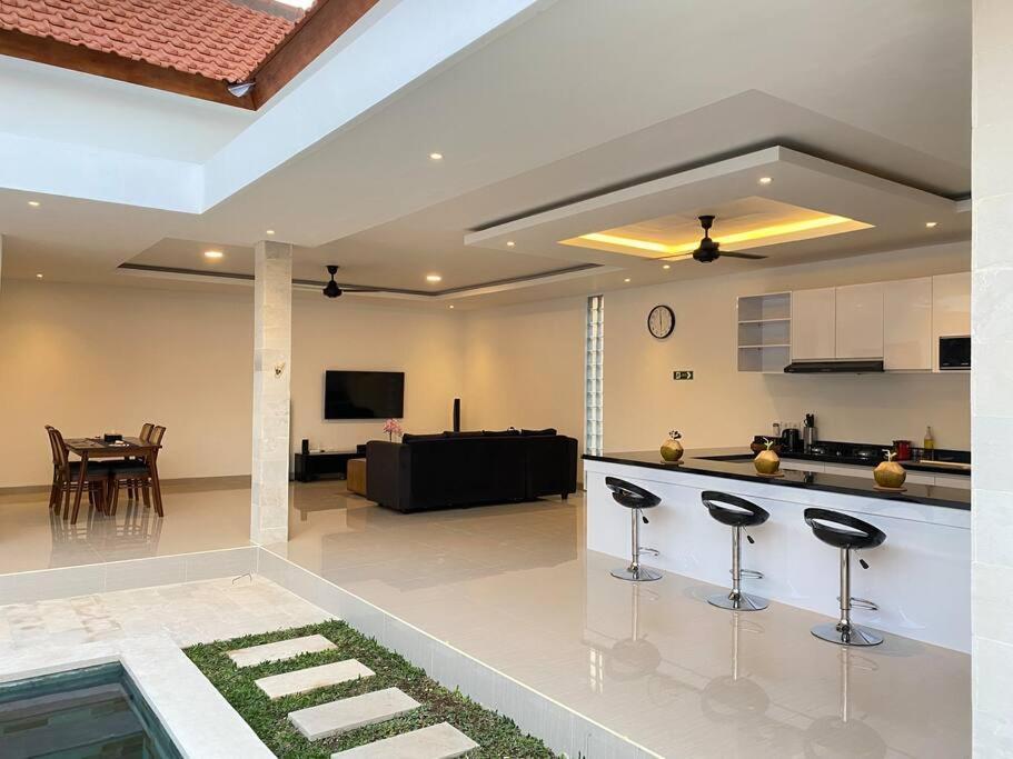Villa Akmali Umalas 2Br With Private Pool & Jacuzzi 캉구 외부 사진