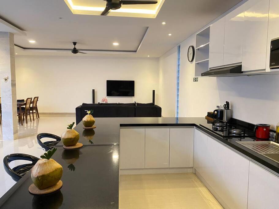Villa Akmali Umalas 2Br With Private Pool & Jacuzzi 캉구 외부 사진