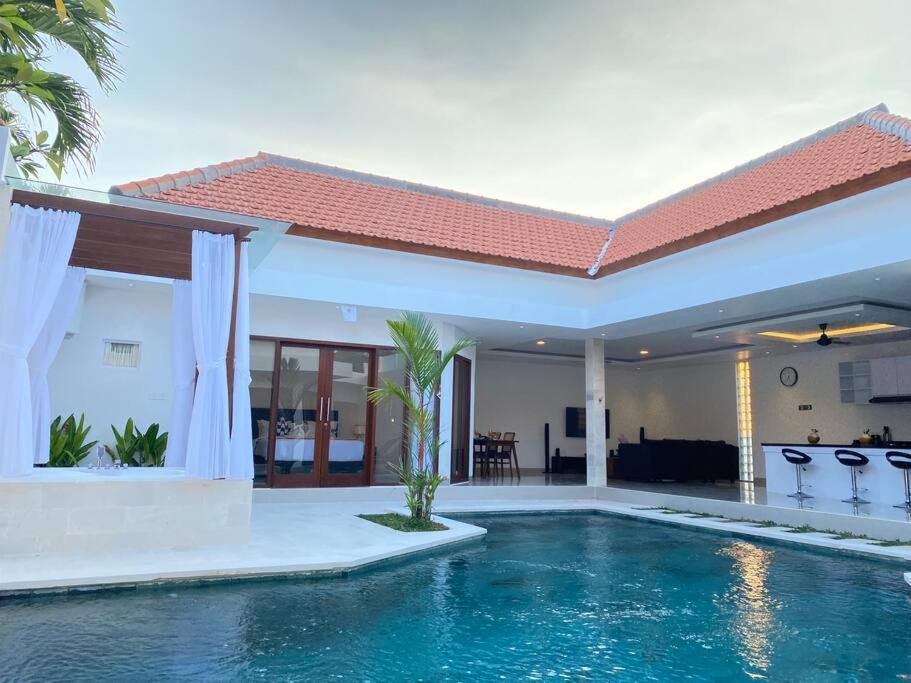 Villa Akmali Umalas 2Br With Private Pool & Jacuzzi 캉구 외부 사진