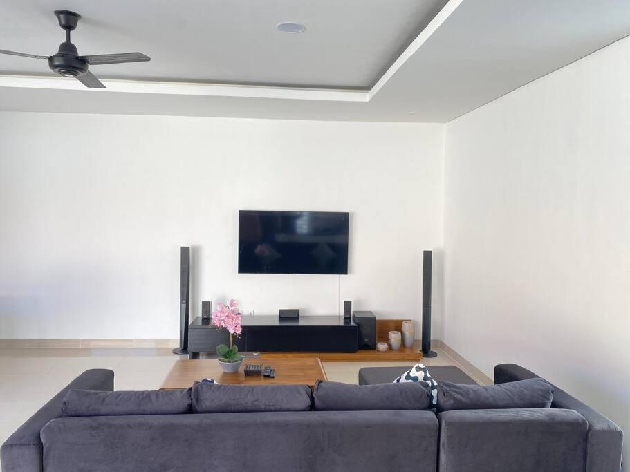 Villa Akmali Umalas 2Br With Private Pool & Jacuzzi 캉구 외부 사진