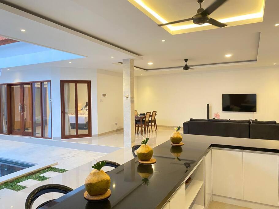 Villa Akmali Umalas 2Br With Private Pool & Jacuzzi 캉구 외부 사진